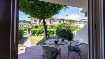 تناول الطعام بالخارج