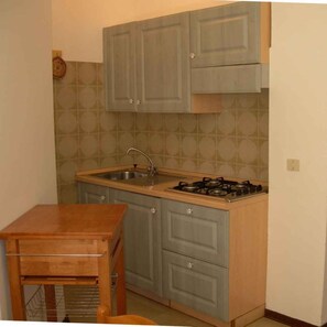 冷蔵庫、コンロ