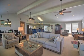 TV - Fish at Canalfront Bay St Louis Home - Dock & Deck (Bay St. Louis)