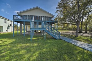 Exterior - Fish at Canalfront Bay St Louis Home - Dock & Deck (Bay St. Louis)