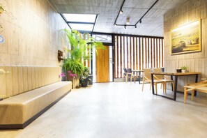 Lobby sitting area - YZ Spa house (Jiaoxi)