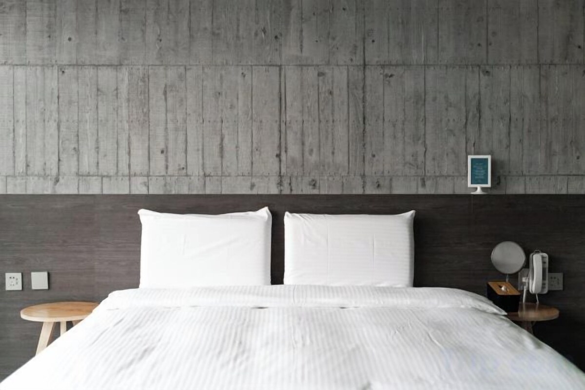 Blackout curtains, soundproofing, free WiFi, bed sheets