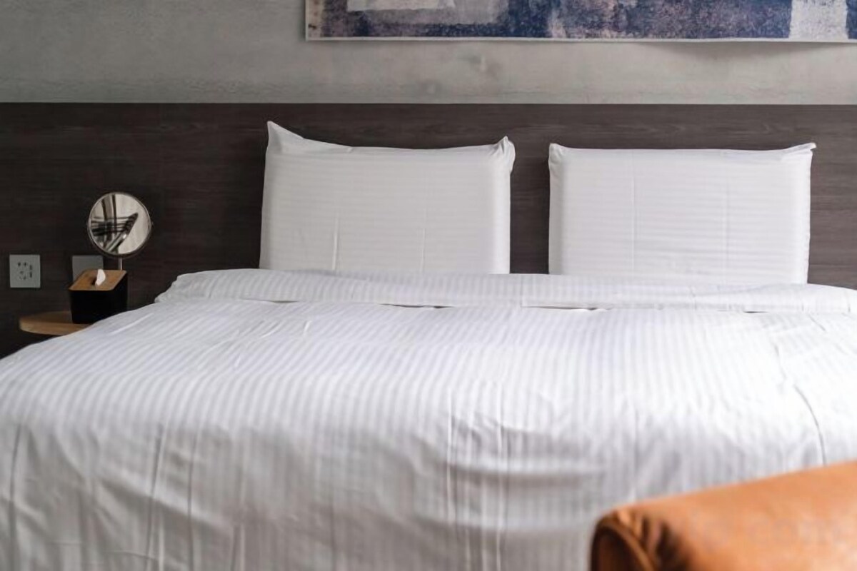 Blackout curtains, soundproofing, free WiFi, bed sheets