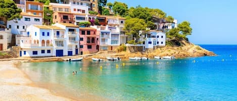 靠近海滩、沙滩椅