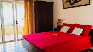 3 sovrum, vÀrdeförvaringsskÄp pÄ rummet och strykjÀrn/strykbrÀda