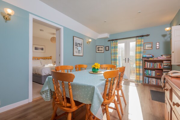 Lägenhet - 3 sovrum | Vardagsrum | Platt-tv och eldstad