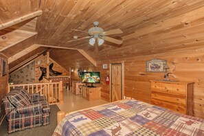 4 bedrooms, iron/ironing board, free WiFi, bed sheets - Kori's Mountain View  -  AWESOME MOUNTAIN VIEWS, Theater Room, Hot Tub!!! (Townsend)