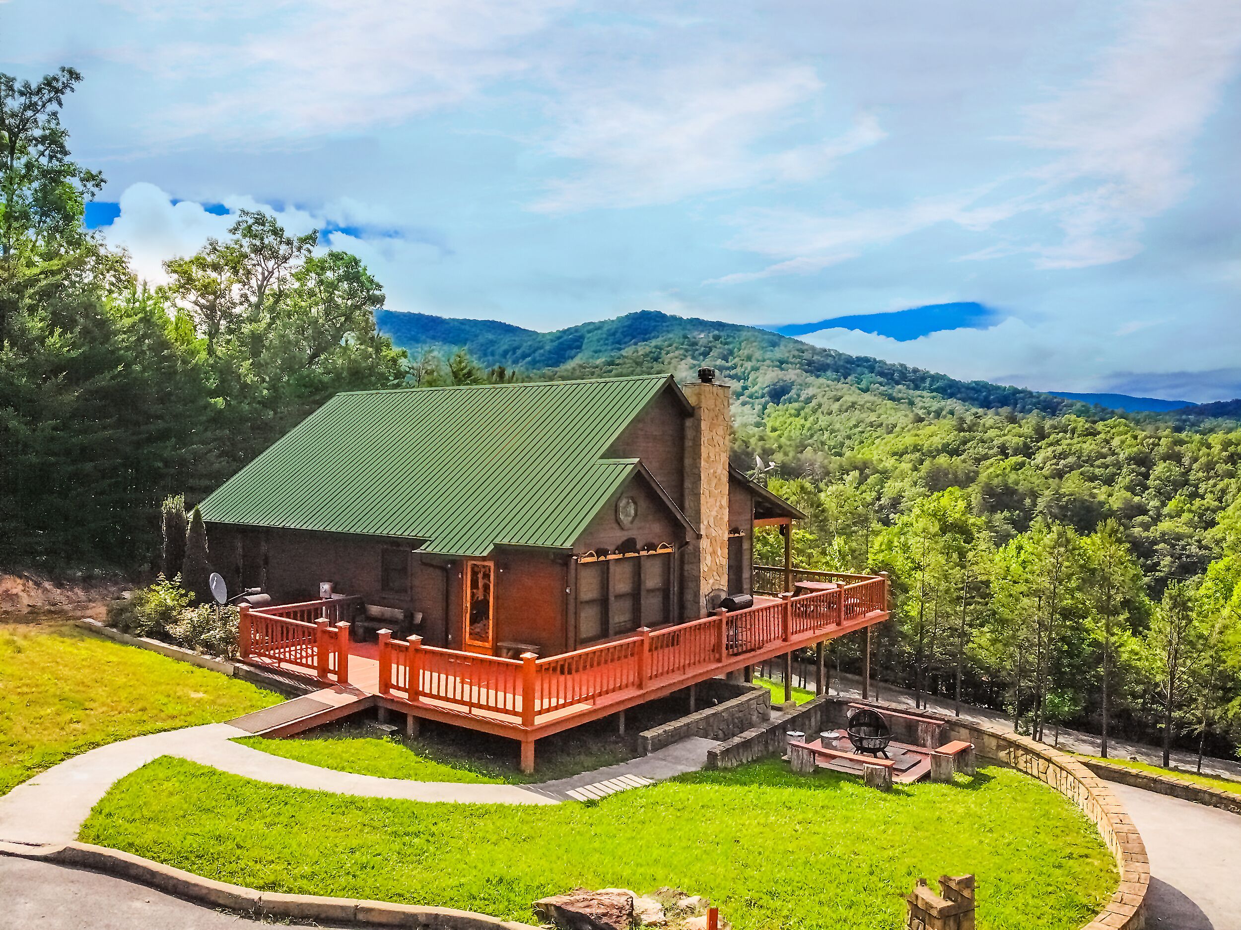 Kori's Mountain View  -  AWESOME MOUNTAIN VIEWS, Theater Room, Hot Tub!!!