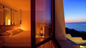 Superb Suite with Private Pool and Hot Tub | Minibar, in-room safe, desk, laptop workspace