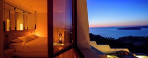Superb Suite with Private Pool and Hot Tub | Minibar, in-room safe, desk, laptop workspace - Potnia Theron Suites (Santorini)