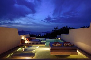 Terrace/patio - Potnia Theron Suites (Santorini)