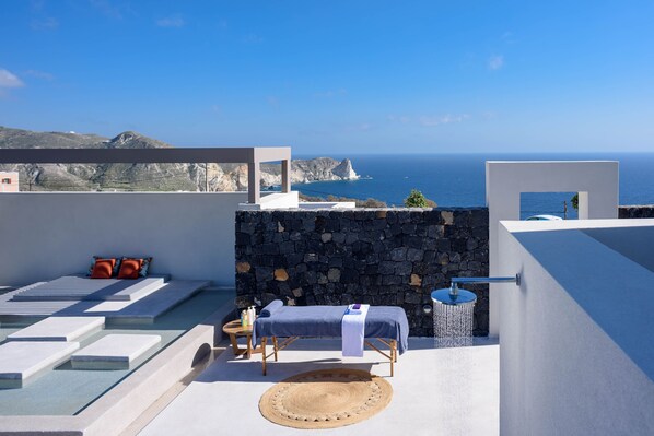 Premium Suite with Private Pool | Terrace/patio