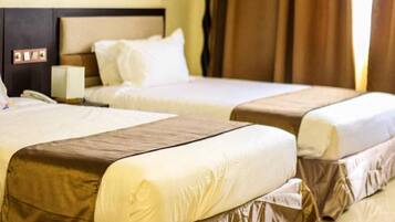Colchones Tempur-Pedic, minibar y caja de seguridad en la habitación