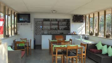 Breakfast, lunch, dinner served; local and international cuisine