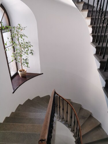 APARTMENT - APARTMENT