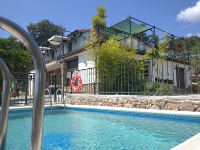 C. R. El Mirador de Acebo* * * * * * 4/10 pax, whole, swimming pool, SPA, garden, 