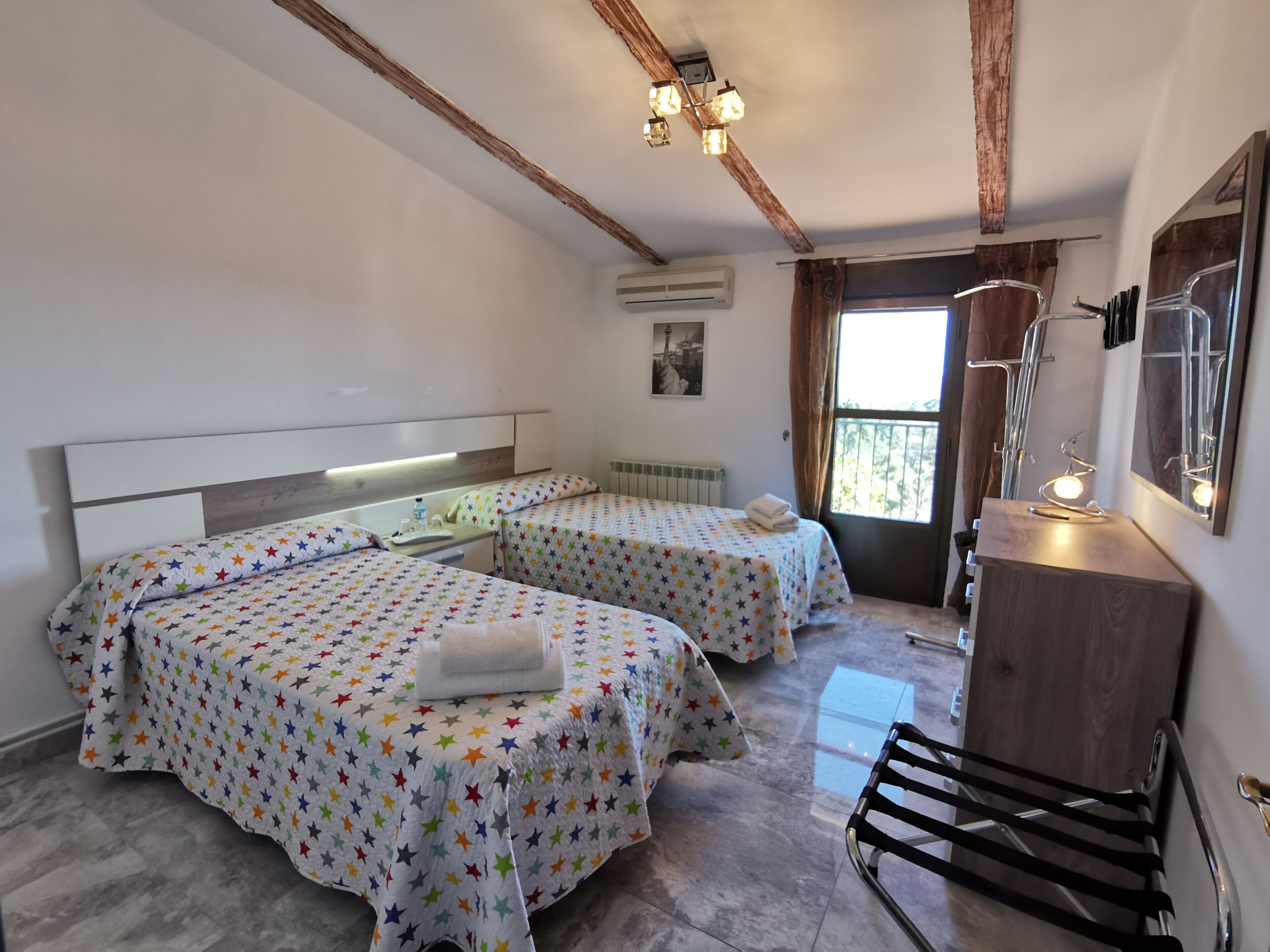 5 chambres, fer et planche à repasser, lit parapluie, draps fournis