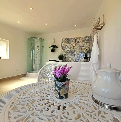 C. R. El Mirador de Acebo**** 4/10 pax, swimming pool, SPA, garden, N° TR-CC-00339