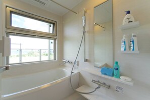 Condo | Bathroom | Separate bathtub and shower, free toiletries, hair dryer, towels