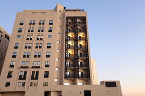 Exterior - Spacious Marbella 2BR With Scenic Views (Dubai)