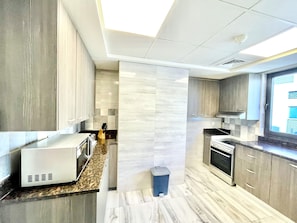 Deluxe Apartment (2 Bedrooms) | Private kitchen | Microwave, oven, coffee/tea maker, electric kettle - Marbella Executive 2 Bedrooms Balcony (Dubai)