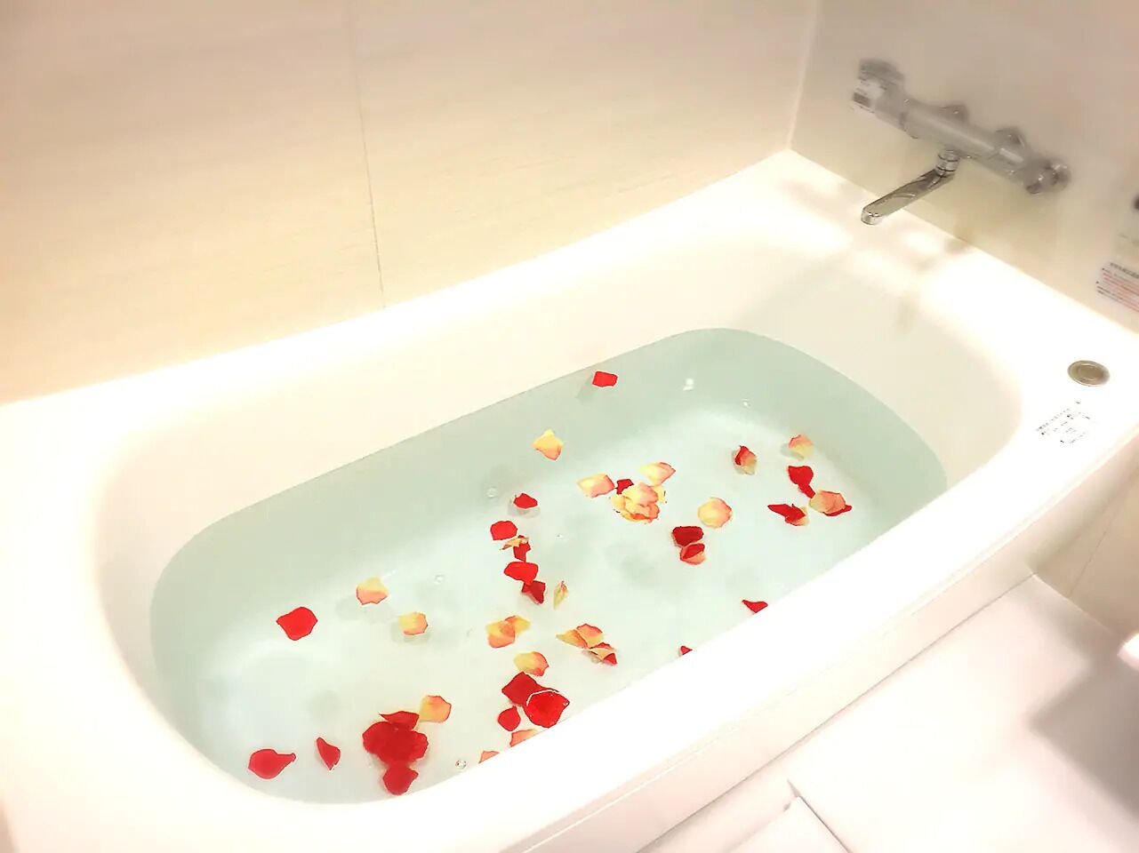 Condo | Bathroom | Separate bathtub and shower, free toiletries, hair dryer, towels