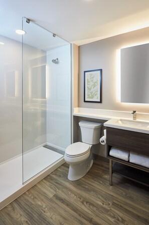 Studio, 1 King Bed | Bathroom