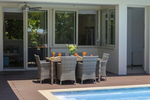 Outdoor dining - Larnaca Villa Marisol (Larnaca)