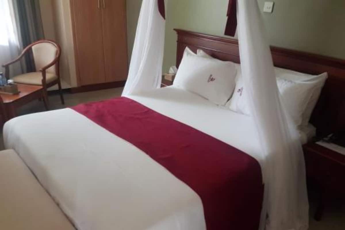 Executive Room | Desk, free WiFi, bed sheets