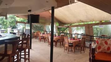 Breakfast, lunch, dinner served; local and international cuisine