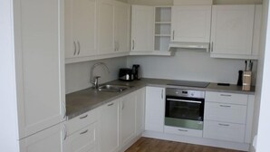 Appartement, 2 chambres | Cuisine privée | Réfrigérateur, un four, surface de cuisson, lave-vaisselle