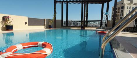 حمّام سباحة خارجي