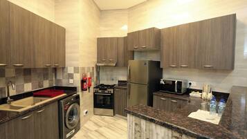 Oven, electric kettle, cookware/dishes/utensils