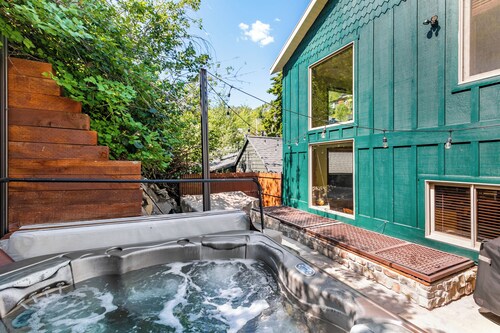 Red Hawk by AvantStay | Charming Cabin w/ Theatre & Spa 5mins to Deer Valley Mtn