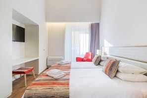 2 bedrooms, desk, iron/ironing board, WiFi - Casa Amarela 22 (Azores Premium at city center) (Ponta Delgada)