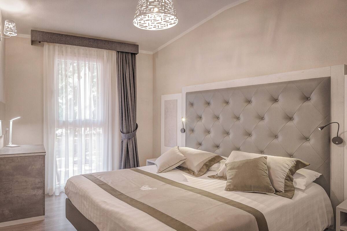 Apartment, 3 Bedrooms | In-room safe, cribs (surcharge), WiFi (free), individually decorated