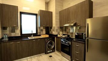 Apartment (2 Bedrooms) | Private kitchen | Oven, electric kettle