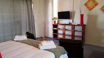 Luxury Room 4 | 客廳 | 32 吋智能電視連衛星電視頻道、電視