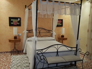 3 bedrooms, free WiFi, bed sheets, wheelchair access