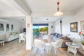 TV - Protaras Sirina Waterfront Villa (Protaras)