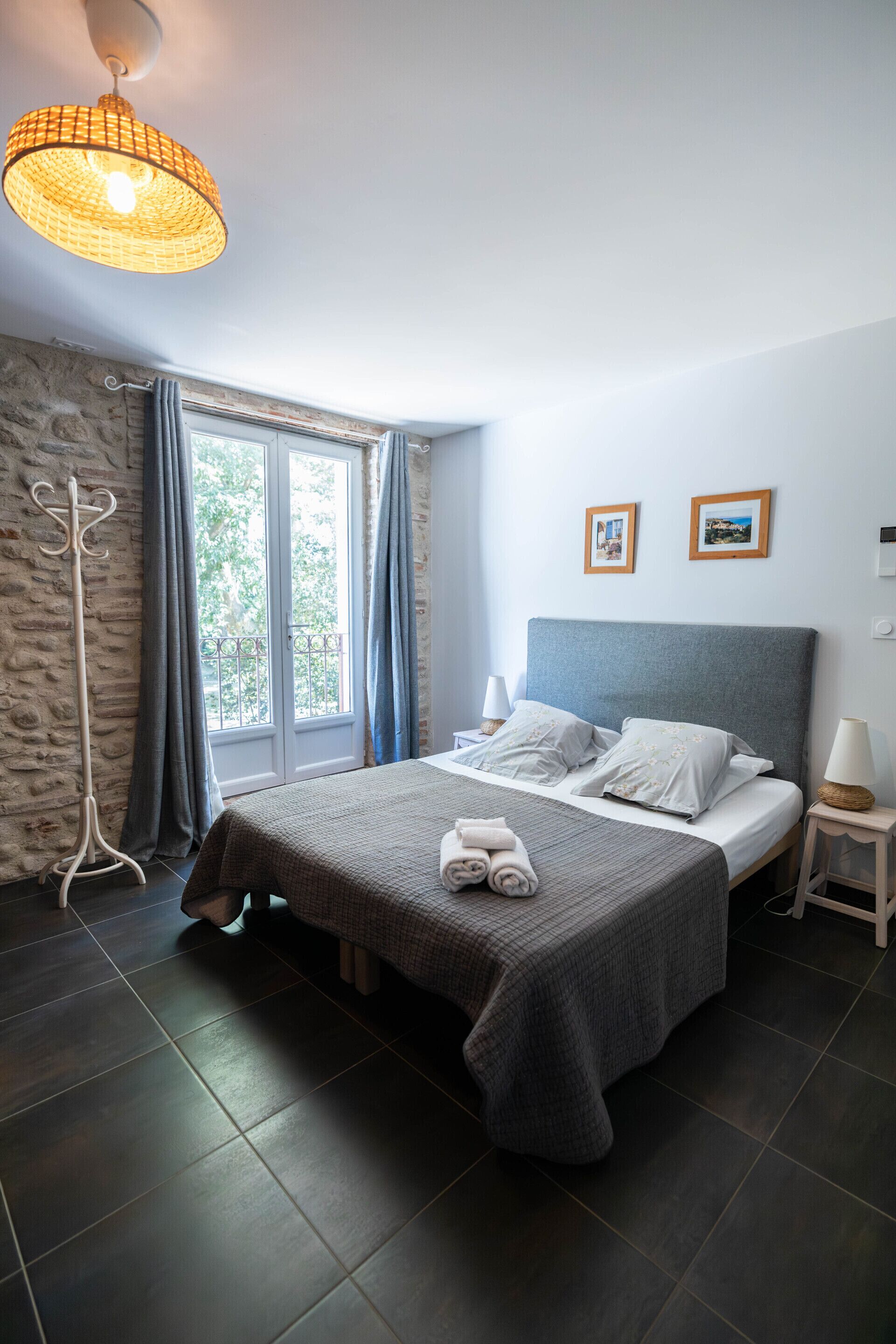 2 dormitorios, tabla de planchar con plancha, wifi gratis y ropa de cama