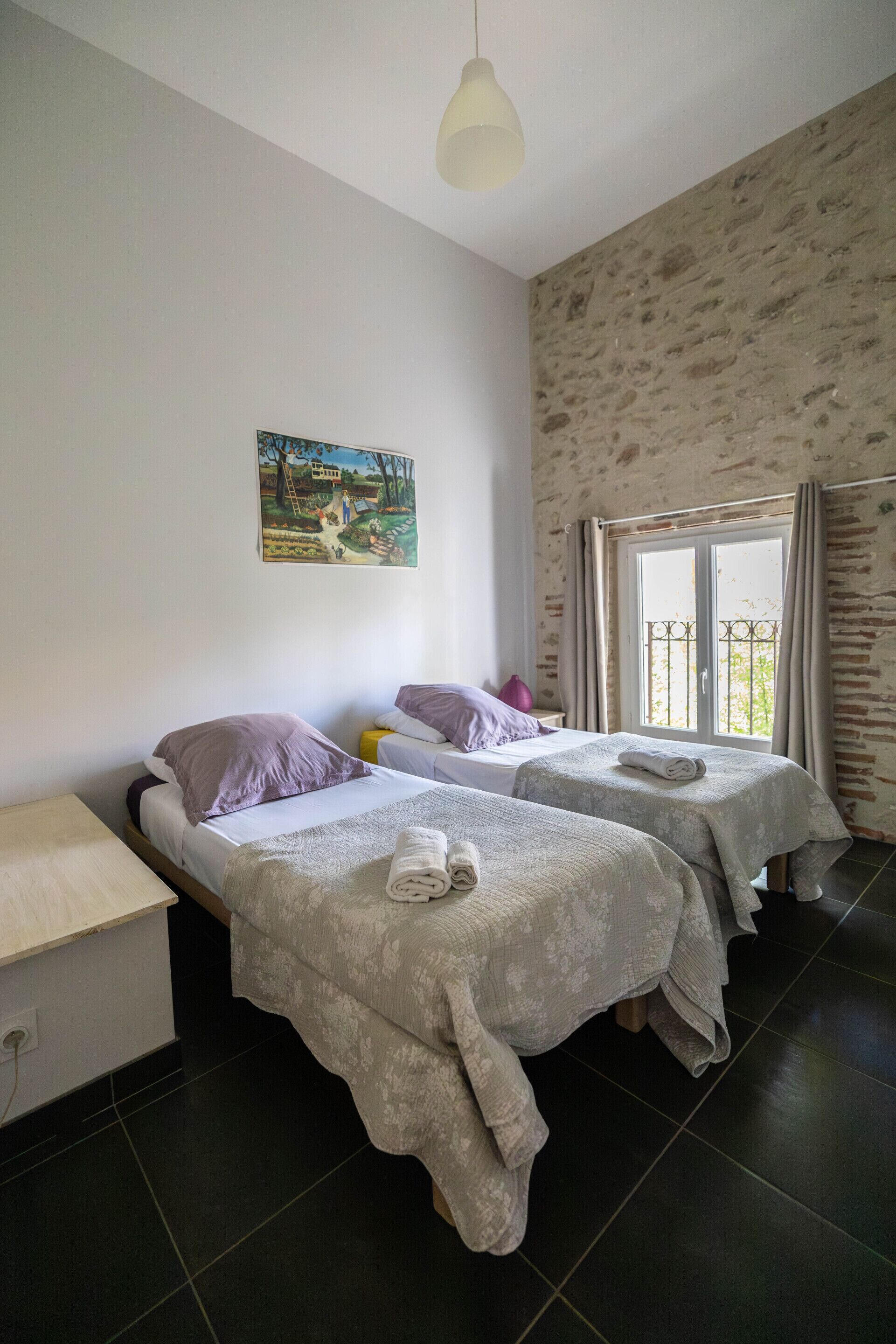2 habitaciones, tabla de planchar con plancha y wifi gratis 