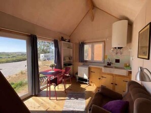 Living area - Tiny House Eloa - Areia Branca (Lourinhã)