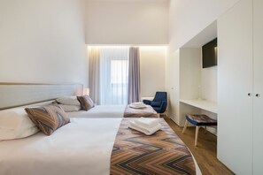 2 habitaciones, escritorio, tabla de planchar con plancha y wifi 