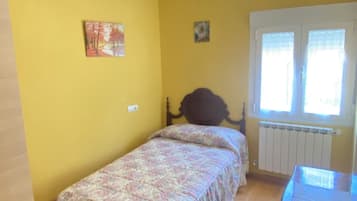 3 bedrooms, iron/ironing board, free WiFi, bed sheets