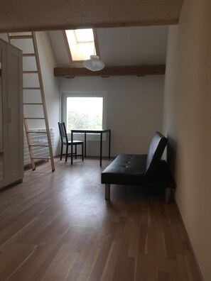 Business Studio Suite, Non Smoking, Refrigerator & Microwave | Living room - Hostel Airport Oberglatt (Oberglatt)