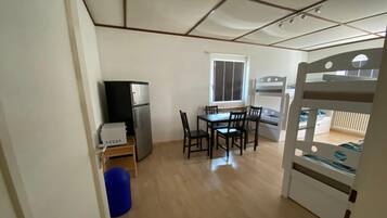 Chambre Quadruple Majestueuse, plusieurs lits, salle de bains commune