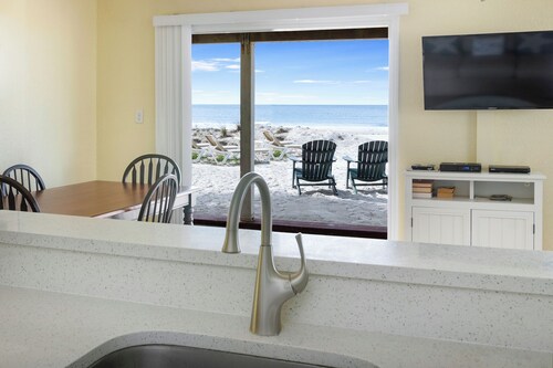 Gulf front one bedroom apartment villas.