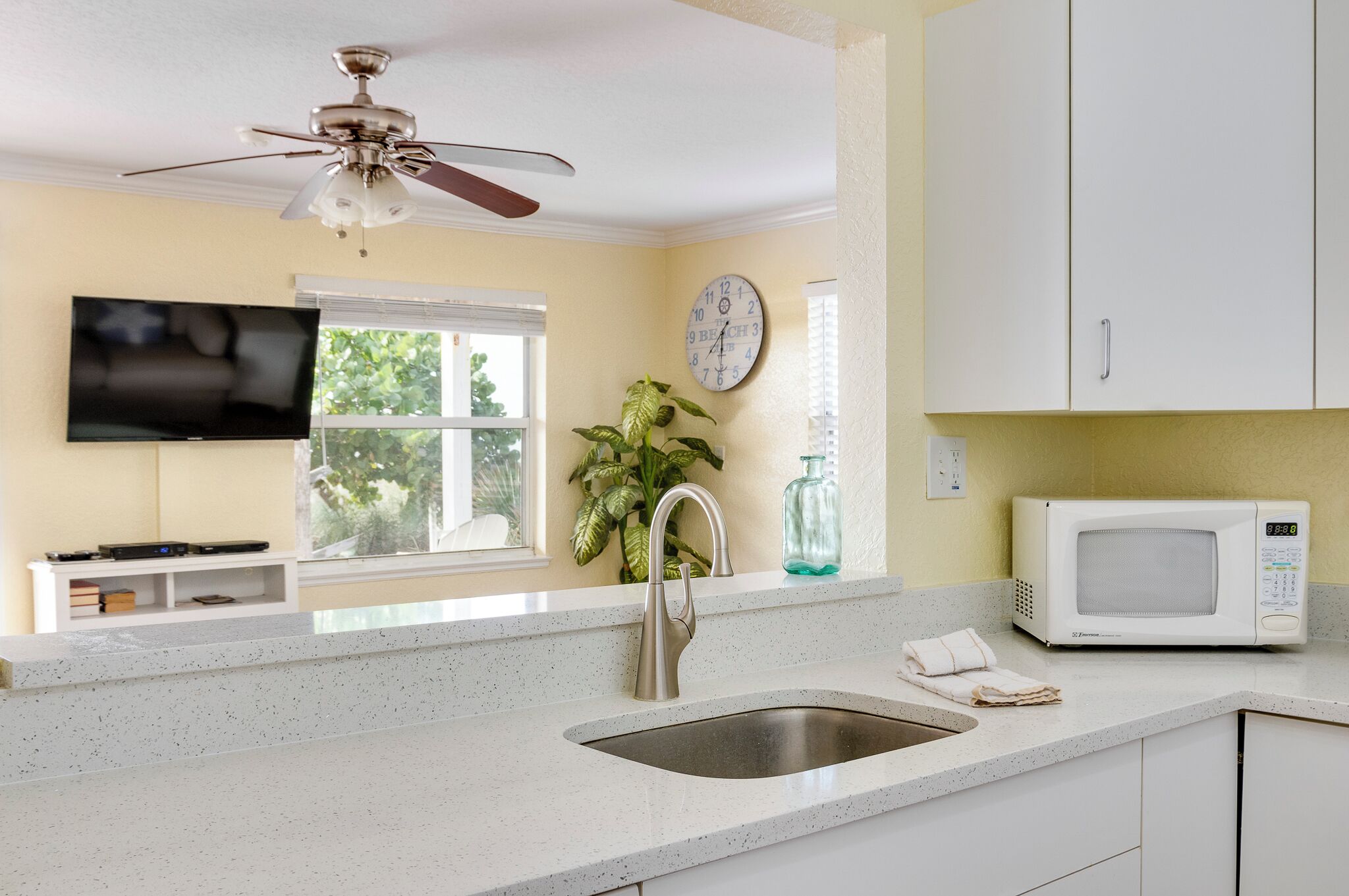 雪櫃、微波爐、焗爐、爐具