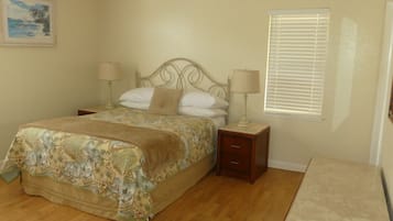 2 bedrooms, iron/ironing board, internet, bed sheets